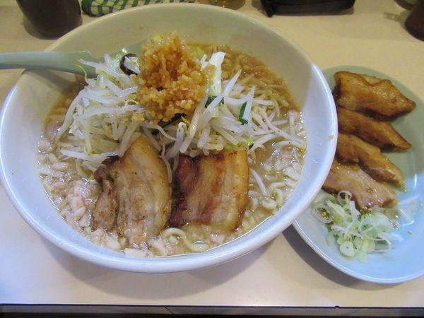 「ふじそば（９００円）＋大盛＋チャーシュー」@麺屋ゆうの写真