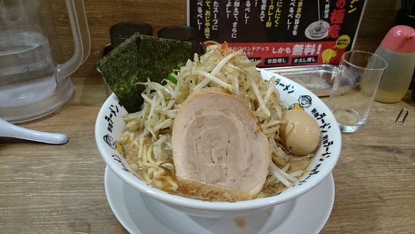 「川崎野郎(大盛・ヤサイ・ビール)￥８８０」@野郎ラーメン 川崎東口店の写真