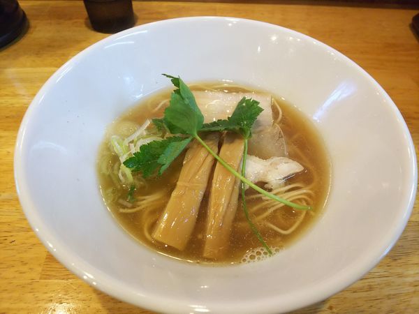 「やさしく香る煮干しそば」@寿製麺よしかわ 坂戸店の写真