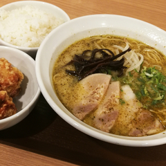 博多とんこつラーメン 豚と鶏 高田馬場三丁目店の画像