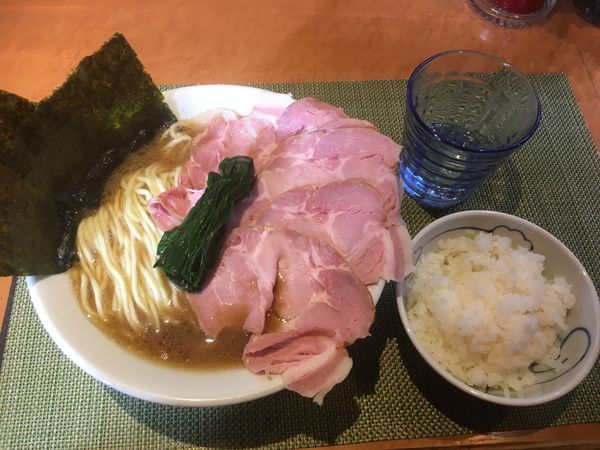 「限定焼豚増し7枚1200円（家系、ライス付き）」@柴崎亭の写真