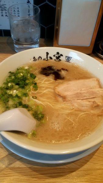 「らーめん+半チャーハン」@豚骨麺 あの小宮の写真