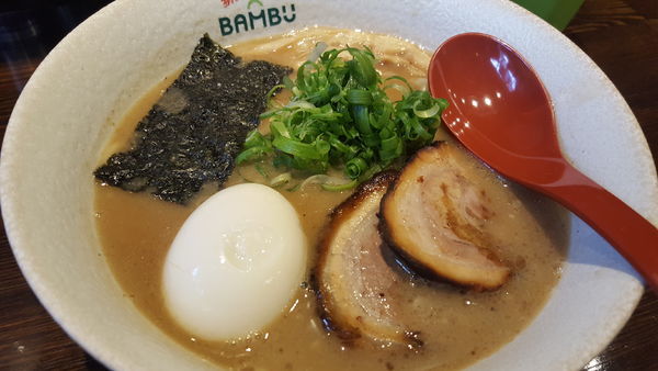 「醤油らぁめん＋味玉+チャー1枚」@みんなのらぁめんバンブーの写真