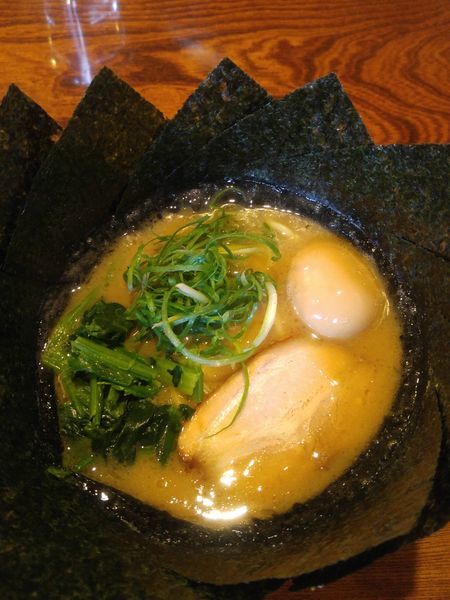 「限定豚骨醤油らーめん」@らーめんダイニング 庵の写真