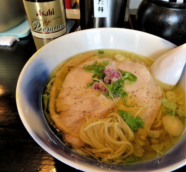 「豚チャーシュー・塩（1,200円）＋アサヒ熟撰」@らぁめん矢 ロックンビリースーパーワンの写真