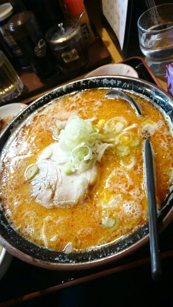 「辛味噌らぁ麺(小辛)830円」@うなりの写真