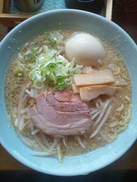 「白正油味玉らーめん」@めんりゅうの写真