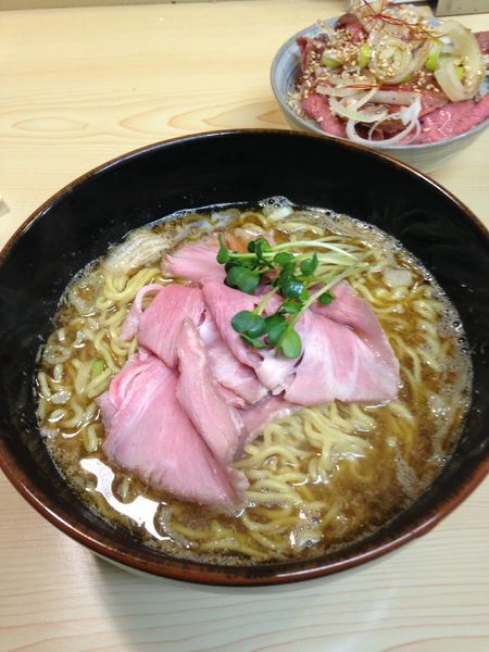 「煮干ラーメン(青)牛タン丼」@煮干ラーメンとローストビーフ パリ橋の写真