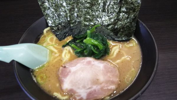 「豚骨醤油ラーメン(並) ￥690 ｶﾀﾒ ｳｽﾒ」@らーめん家 せんだい 鶴ヶ峰本店の写真