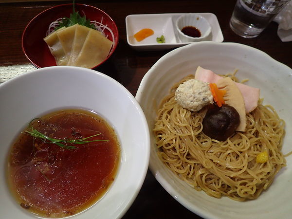 「【期間限定】無農薬小麦のお刺身＆和出汁無農薬小麦つけそば」@らぁめん サンドの写真