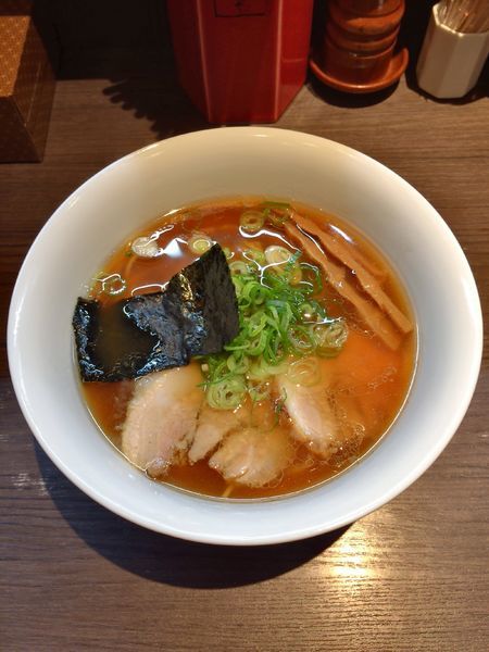「醤油らぁ麺 830円」@支那そばや 本店の写真