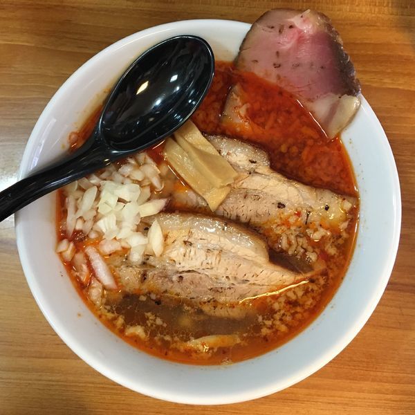 「辛い塩肉そば 900円」@いのうえの写真