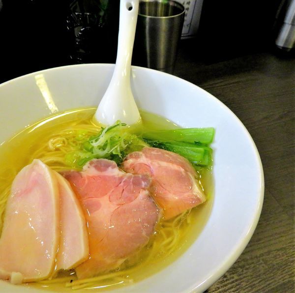 「芳醇鶏そば塩（780円）＋チャーシュー盛り＋ハートランド」@麺や 福はらの写真