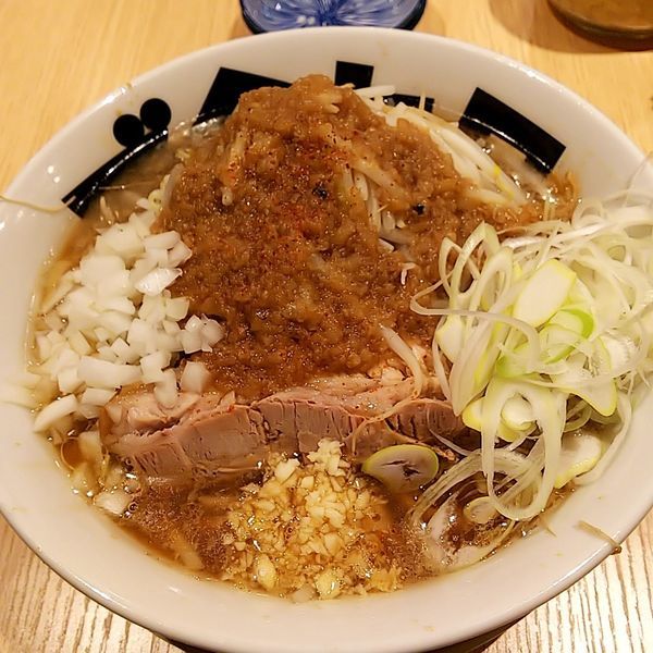 「ブタメン（並・ニンニクアブラ）＋ネギ＋タマネギ」@ラーメンブタヒロの写真