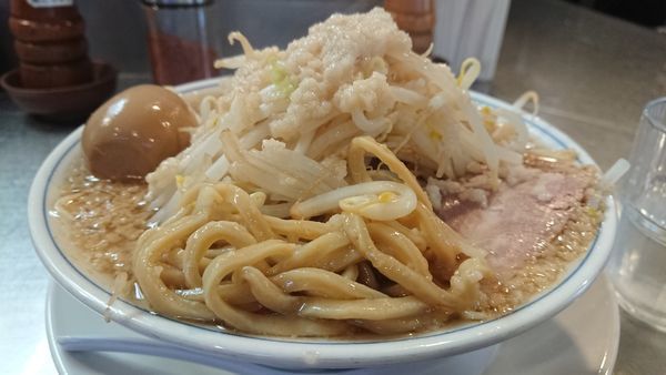 「ラーメン(ヤサイ、アブラ)+味玉」@らーめん大 本郷店の写真