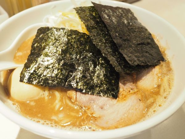 「らーめん 全部のせ」@麺屋錦 新橋の写真