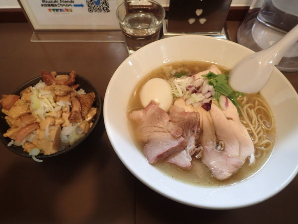 「こく塩(800円)＋特製(150円)」@鶏こく中華 すず喜の写真