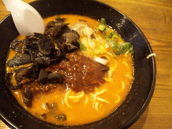 「担々麺　６８０円」@華龍飯店の写真