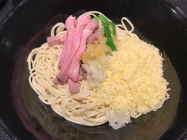 「《限定》ピザまぜそば 500円」@煮干乱舞の写真