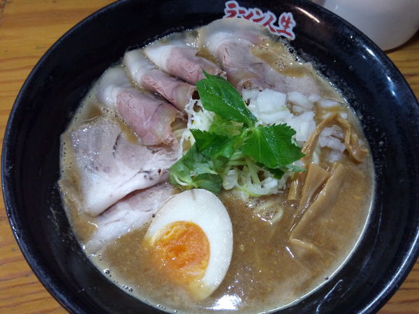 「味噌鶏煮込み+霧島ポーク」@ラーメン人生 JET600の写真