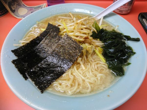 「ネギラーメン(小)580円＋缶ビール」@ラーメンショップ 飯島の写真
