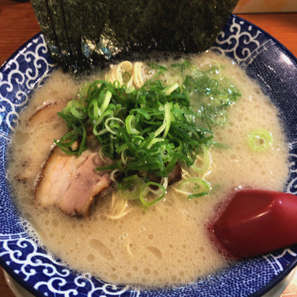 「博多とんこつ（なま）680円　海苔　0円（クーポン）」@博多ラーメン鶴亀堂 太田新井町店の写真