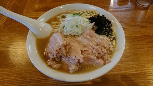 「煮干そば 750円 + チャーシュー 150円」@中村屋総本山の写真