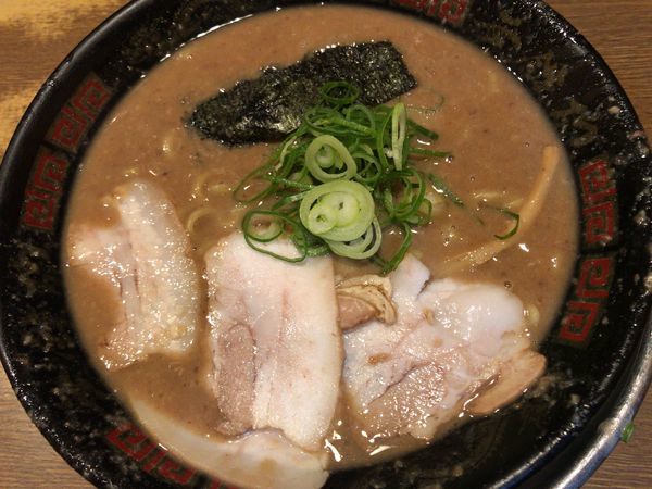 「とんこつラーメン＋替え玉(太麺)」@無鉄砲 大阪店の写真