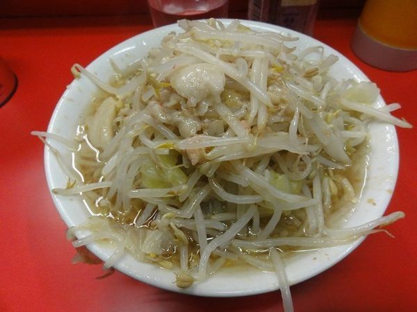 「ラーメン600円　麺硬め　ゼンマシ」@ラーメン二郎 三田本店の写真
