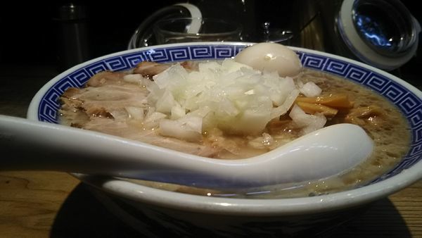 「味玉チャーシュー背脂煮干し」@ナベラボ 池袋〝新潟ラーメン〟の写真