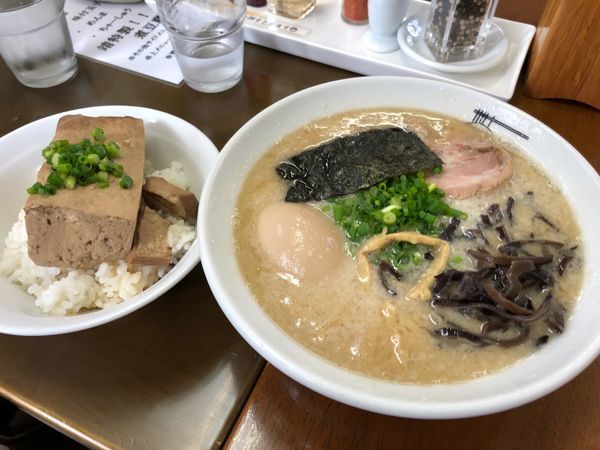 「極上背脂豚骨らーめん」@麺処 はつがいの写真