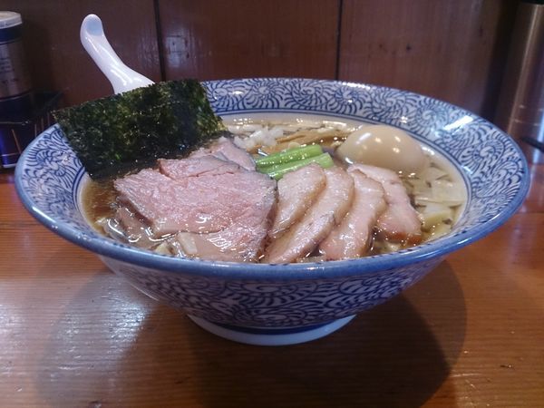 「ちゃーしゅー手揉み中華蕎麦(醤油・太麺)+大人の味玉」@麺処 ほん田の写真