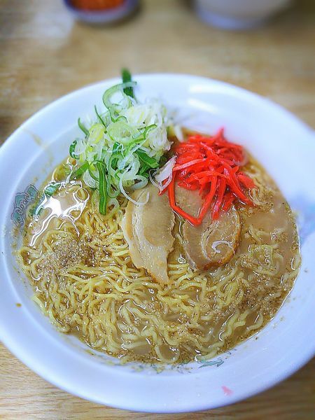 「醤油豚骨ラーメン 900円」@だるまの写真
