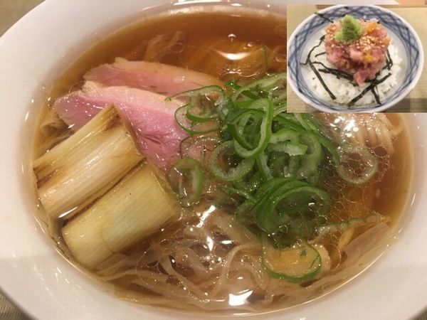 「鴨らぁめん、鮪屋のトロたくちらし980円」@らーめん 鴨to葱の写真