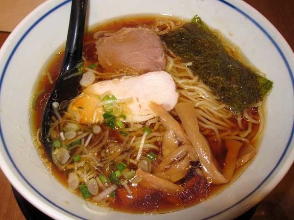 「純鶏ラーメン醤油　580円」@麺処直久 新橋店の写真