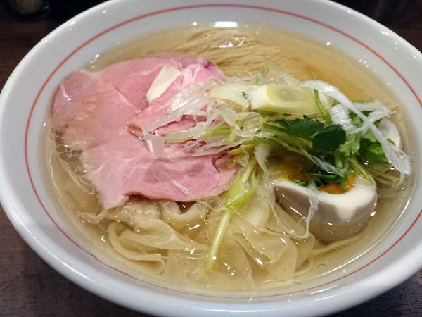 「特撰ラーメン白」@八咫烏の写真