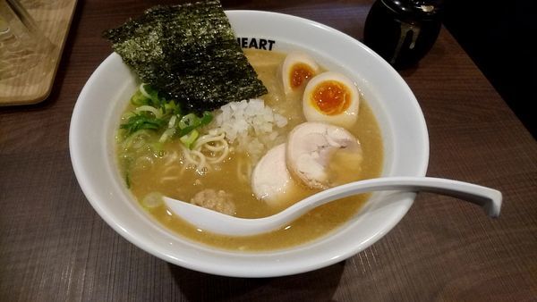 「濃厚醤油鶏白湯そば」@トリソバヤ チキンハートボーイズの写真