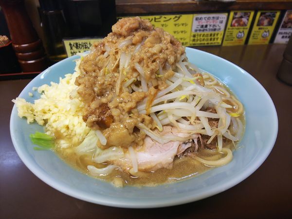 「中ラーメン アブラマシ、ニンニクﾏｼﾏｼ(野菜半分)」@立川マシマシ秘密工場の写真