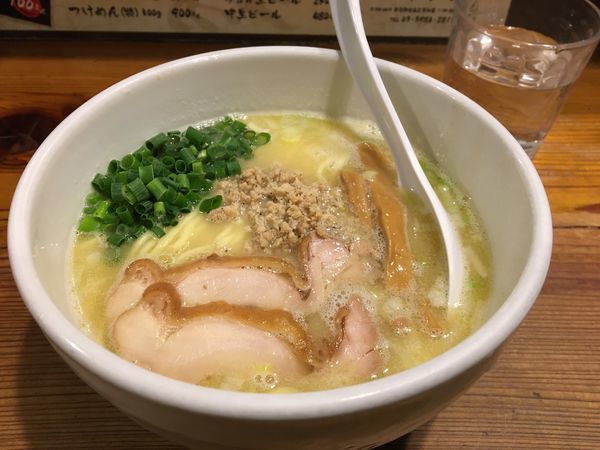 「白鶏らーめん」@鶏の穴の写真