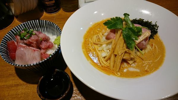 「【限定】あん肝とモウカザメの特濃そば+海鮮丼」@寿製麺よしかわ 川越店の写真