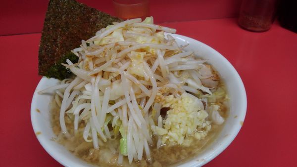「小ラーメン 700円(麺半分、ヤサイニンニクカラメ)」@ラーメン二郎 千住大橋駅前店の写真