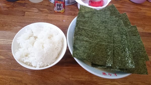 「ラーメン（650円）＋海苔（100円）＋ライス（100円）」@横浜家系ラーメン上々家の写真