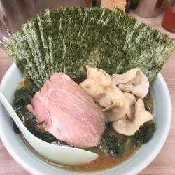 ラーメンノリ増しダブルれん草増しダブル肉増し