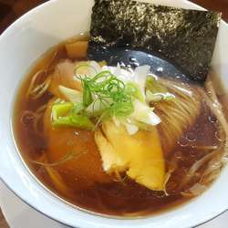 醤油らぁ麺 750円
