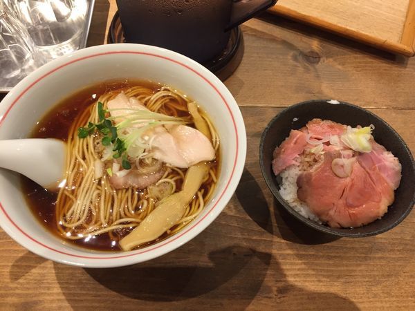 「軍鶏そば チャーシュー御飯」@麺尊 RAGEの写真