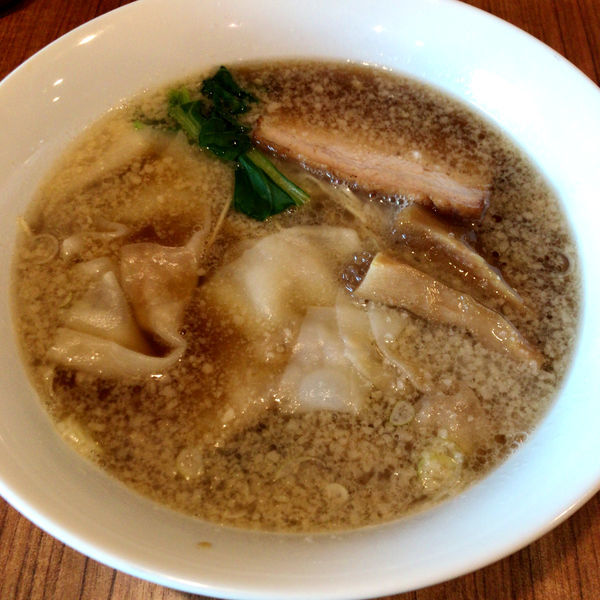 「ラーメン400円ワンタン50円納豆70円生卵70円背脂10円」@麺＆cafe Coi.Coi.の写真