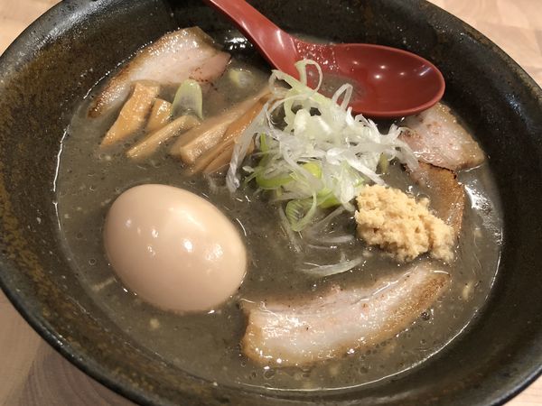 「にぼしらーめん＋煮玉子」@にぼしらーめん88の写真