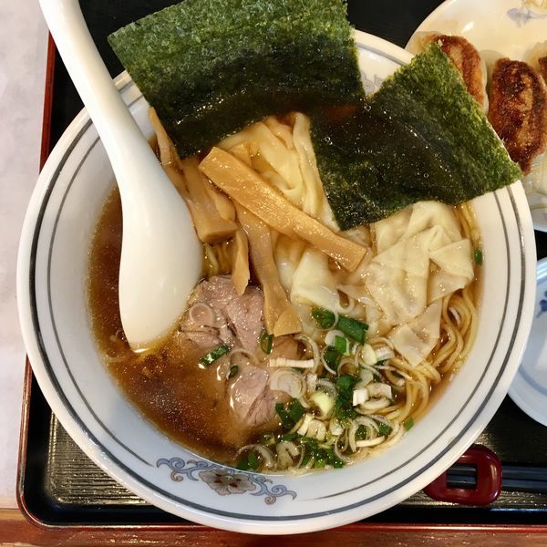 「ワンタンメン700円+餃子400円」@盛華楼の写真