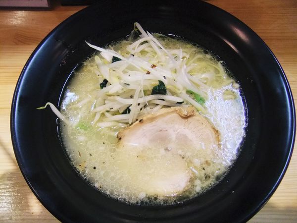 「白醤油らぁめん（810円）」@らぁめん白の写真