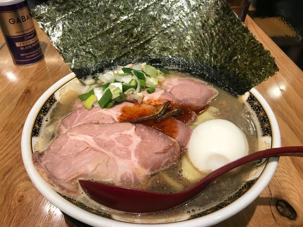 「すごい煮干しラーメン 特製」@すごい煮干ラーメン凪 五反田西口店の写真
